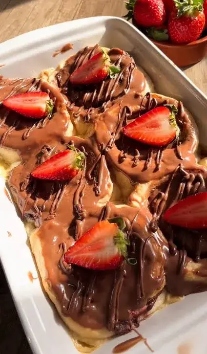 Rolos de morango e chocolate